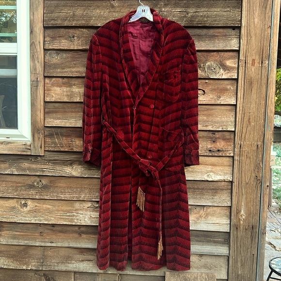 Vintage velvet double breasted house coat belted with tassels - Picture 2 of 15